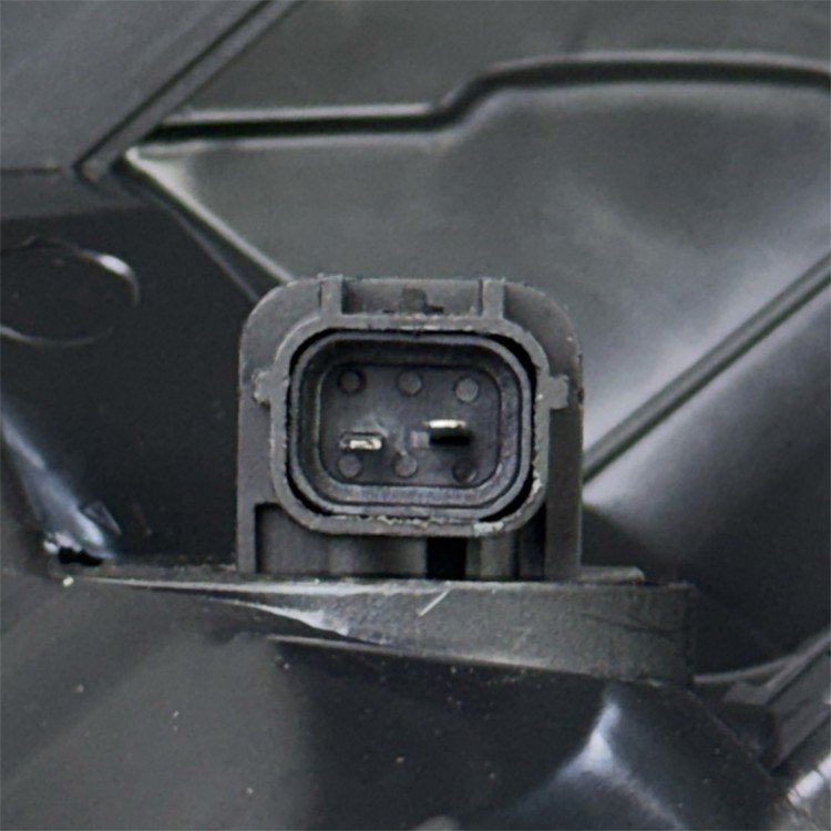 Hyundaı Far Accent Era 10-12 Sağ (Beyaz Elektrikli)